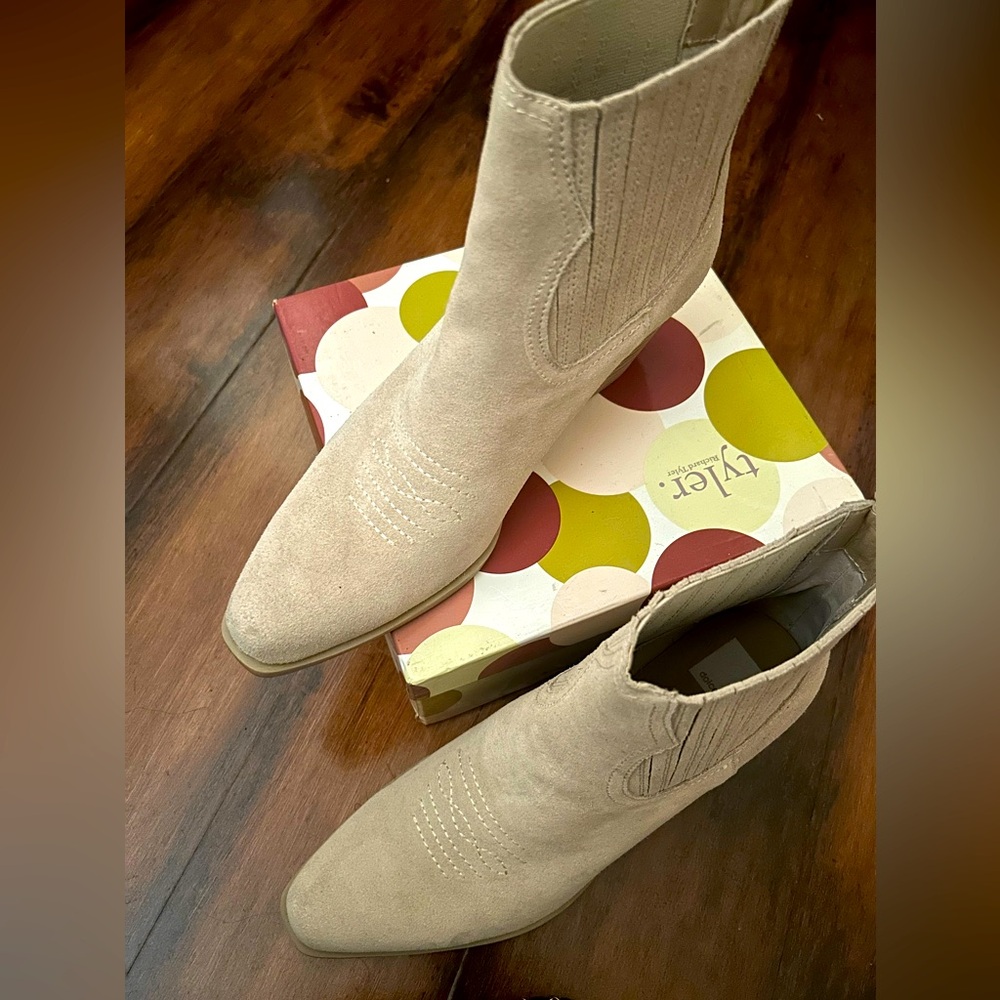 Dolce Vita Brazos Cream Suede Western Ankle Booties Size 10